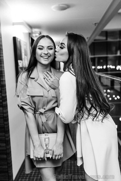 Modeles izvēlējās dažādas telpas un fonus. AVALON HOTEL & Conferences telpu daudzveidība, jo īpaši iepriecināja pasākuma teju tūkstoti pasākuma sekotā Modeles izvēlējās dažādas telpas un fonus. AVALON HOTEL & Conferences telpu daudzveidība, jo īpaši iepriecināja pasākuma teju tūkstoti pasākuma sekotā 252744