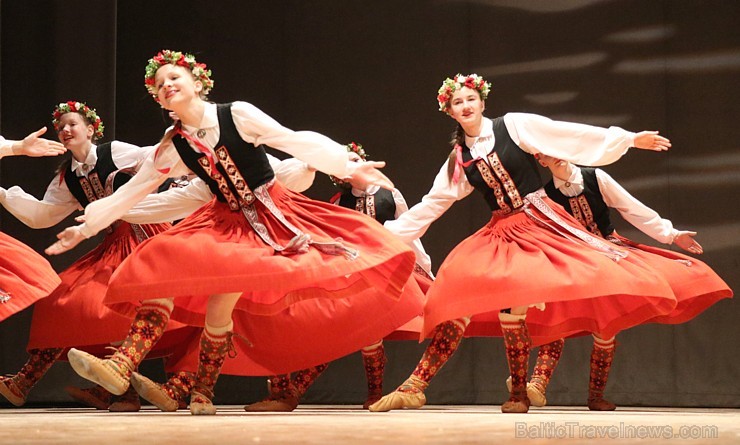 Bērnu un jauniešu deju kolektīvs «Pīlādzītis» piedāvā 4.05.2019 koncertu «Deju karuselis» 252922