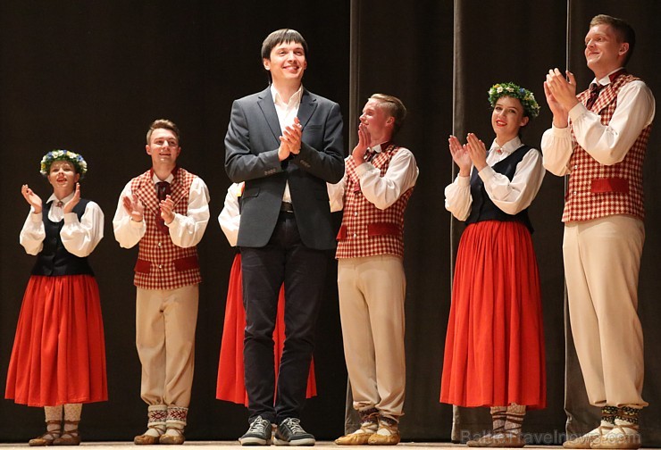 Bērnu un jauniešu deju kolektīvs «Pīlādzītis» piedāvā 4.05.2019 koncertu «Deju karuselis» 252939
