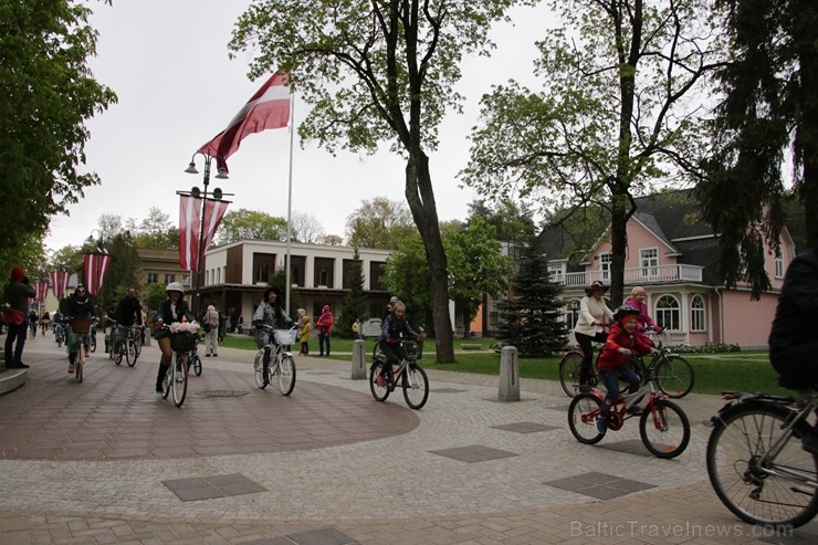 Tvīda brauciens Ogrē 4. maijā kļuvis par neatņemamu Latvijas neatkarības atjaunošanas dienas pasākumu atzīmēšanas daļu un arī šogad lietus un aukstums Tvīda brauciens Ogrē 4. maijā kļuvis par neatņemamu Latvijas neatkarības atjaunošanas dienas pasākumu atzīmēšanas daļu un arī šogad lietus un aukstums 253318