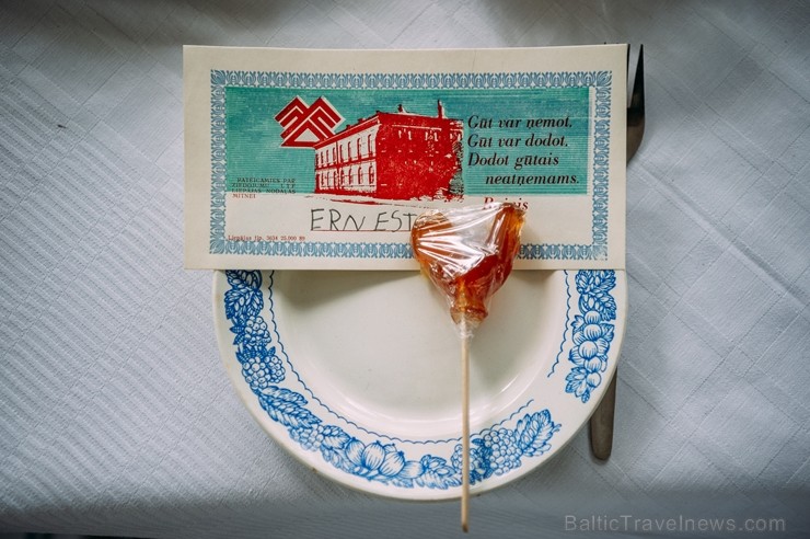 Ar svinīgiem koncertiem, militāro parādi, kopīgu pulcēšanos pie balti klātiem galdiem sestdien Latvijā un citviet pasaulē plaši tika svinēta Latvijas Ar svinīgiem koncertiem, militāro parādi, kopīgu pulcēšanos pie balti klātiem galdiem sestdien Latvijā un citviet pasaulē plaši tika svinēta Latvijas 253425