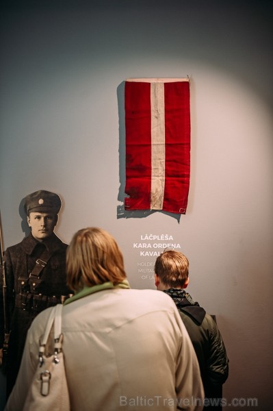 Ar svinīgiem koncertiem, militāro parādi, kopīgu pulcēšanos pie balti klātiem galdiem sestdien Latvijā un citviet pasaulē plaši tika svinēta Latvijas Ar svinīgiem koncertiem, militāro parādi, kopīgu pulcēšanos pie balti klātiem galdiem sestdien Latvijā un citviet pasaulē plaši tika svinēta Latvijas 253449