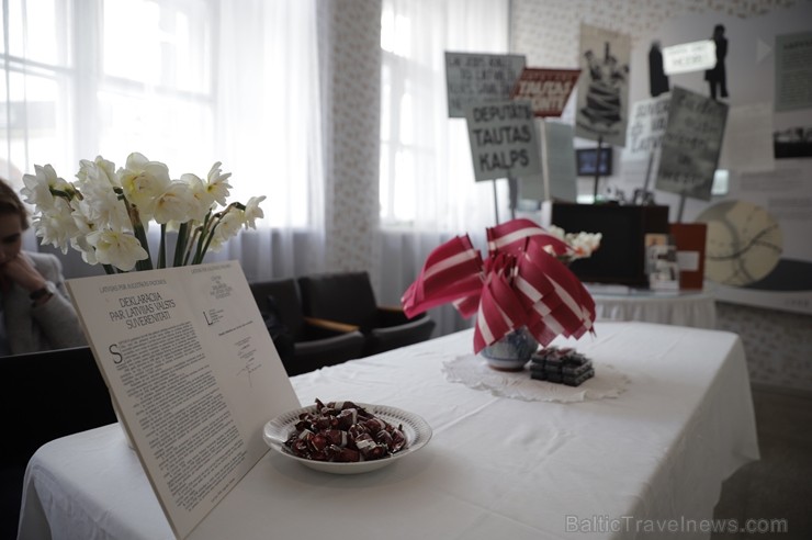 Ar svinīgiem koncertiem, militāro parādi, kopīgu pulcēšanos pie balti klātiem galdiem sestdien Latvijā un citviet pasaulē plaši tika svinēta Latvijas Ar svinīgiem koncertiem, militāro parādi, kopīgu pulcēšanos pie balti klātiem galdiem sestdien Latvijā un citviet pasaulē plaši tika svinēta Latvijas 253472