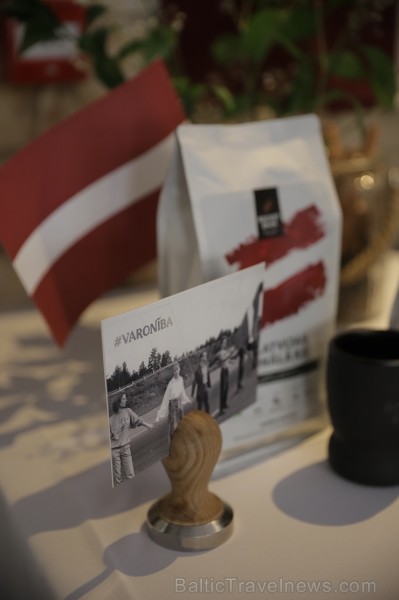 Ar svinīgiem koncertiem, militāro parādi, kopīgu pulcēšanos pie balti klātiem galdiem sestdien Latvijā un citviet pasaulē plaši tika svinēta Latvijas Ar svinīgiem koncertiem, militāro parādi, kopīgu pulcēšanos pie balti klātiem galdiem sestdien Latvijā un citviet pasaulē plaši tika svinēta Latvijas 253484
