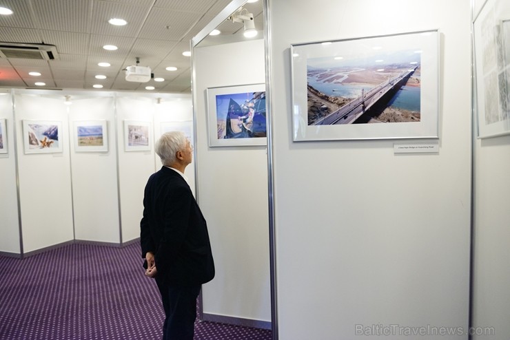 Latvijā pirmo reizi viesnīcā Radisson Blu Hotel Latvija apskatāma foto izstāde, kas veltīta Ķīnas etnisko minoritāšu dzīves veida un paražu daudzveidī 253617