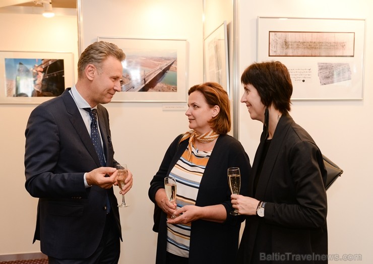 Latvijā pirmo reizi viesnīcā Radisson Blu Hotel Latvija apskatāma foto izstāde, kas veltīta Ķīnas etnisko minoritāšu dzīves veida un paražu daudzveidī 253626