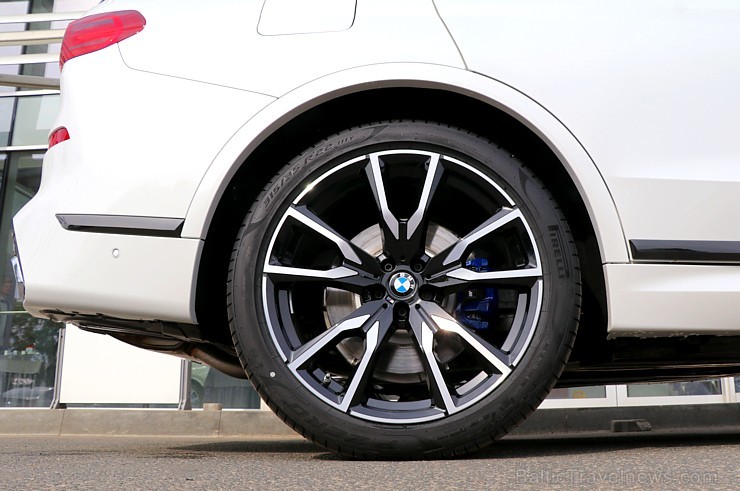 Latvijā prezentē 11.05.2019 pirmo luksus klases apvidus automobili «BMW X7» 253709