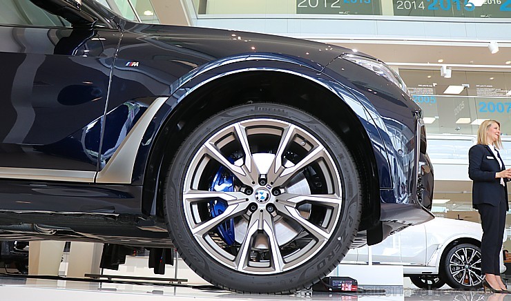Latvijā prezentē 11.05.2019 pirmo luksus klases apvidus automobili «BMW X7» 253750