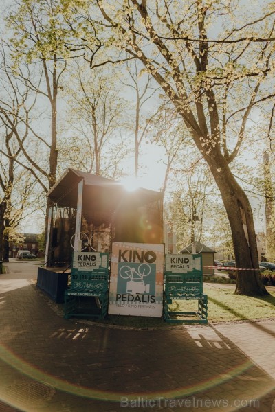 Ar dejām lietū, mīšanos pa sauli un dokumentālo filmu skatīšanos Valmierā aizvadīts neparasts nedēļas nogales piedzīvojums - festivāls Kino Pedālis Ar dejām lietū, mīšanos pa sauli un dokumentālo filmu skatīšanos Valmierā aizvadīts neparasts nedēļas nogales piedzīvojums - festivāls Kino Pedālis 253811