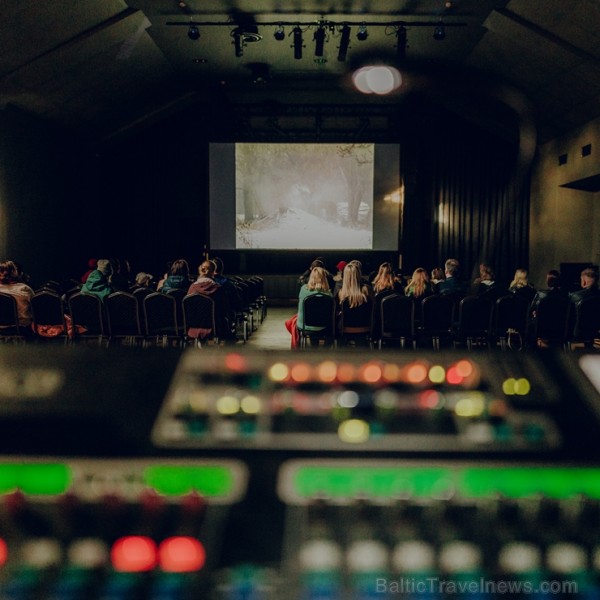 Ar dejām lietū, mīšanos pa sauli un dokumentālo filmu skatīšanos Valmierā aizvadīts neparasts nedēļas nogales piedzīvojums - festivāls Kino Pedālis Ar dejām lietū, mīšanos pa sauli un dokumentālo filmu skatīšanos Valmierā aizvadīts neparasts nedēļas nogales piedzīvojums - festivāls Kino Pedālis 253816