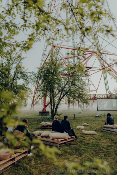 Ar dejām lietū, mīšanos pa sauli un dokumentālo filmu skatīšanos Valmierā aizvadīts neparasts nedēļas nogales piedzīvojums - festivāls Kino Pedālis Ar dejām lietū, mīšanos pa sauli un dokumentālo filmu skatīšanos Valmierā aizvadīts neparasts nedēļas nogales piedzīvojums - festivāls Kino Pedālis 253826