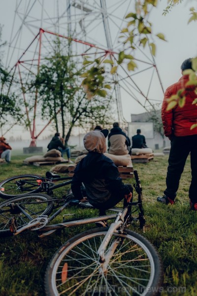 Ar dejām lietū, mīšanos pa sauli un dokumentālo filmu skatīšanos Valmierā aizvadīts neparasts nedēļas nogales piedzīvojums - festivāls Kino Pedālis Ar dejām lietū, mīšanos pa sauli un dokumentālo filmu skatīšanos Valmierā aizvadīts neparasts nedēļas nogales piedzīvojums - festivāls Kino Pedālis 253828