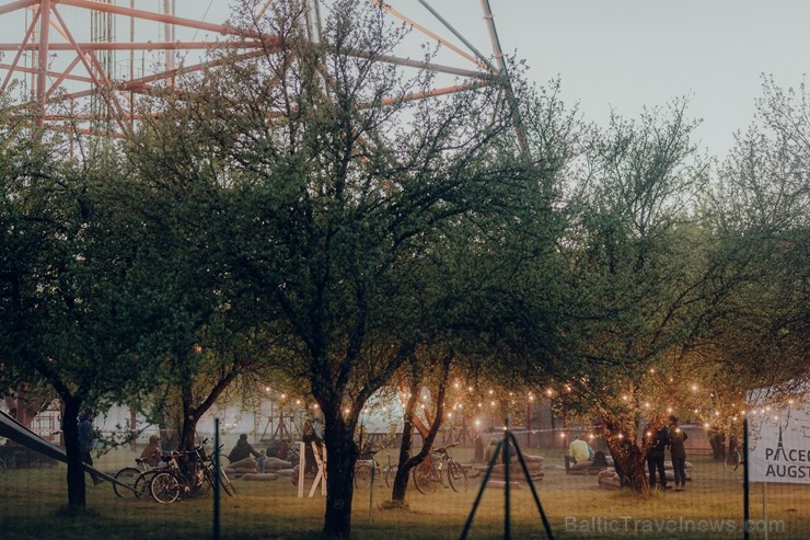 Ar dejām lietū, mīšanos pa sauli un dokumentālo filmu skatīšanos Valmierā aizvadīts neparasts nedēļas nogales piedzīvojums - festivāls Kino Pedālis Ar dejām lietū, mīšanos pa sauli un dokumentālo filmu skatīšanos Valmierā aizvadīts neparasts nedēļas nogales piedzīvojums - festivāls Kino Pedālis 253830