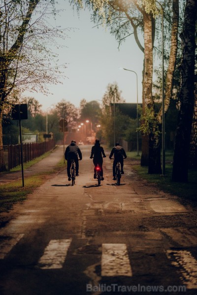 Ar dejām lietū, mīšanos pa sauli un dokumentālo filmu skatīšanos Valmierā aizvadīts neparasts nedēļas nogales piedzīvojums - festivāls Kino Pedālis Ar dejām lietū, mīšanos pa sauli un dokumentālo filmu skatīšanos Valmierā aizvadīts neparasts nedēļas nogales piedzīvojums - festivāls Kino Pedālis 253831