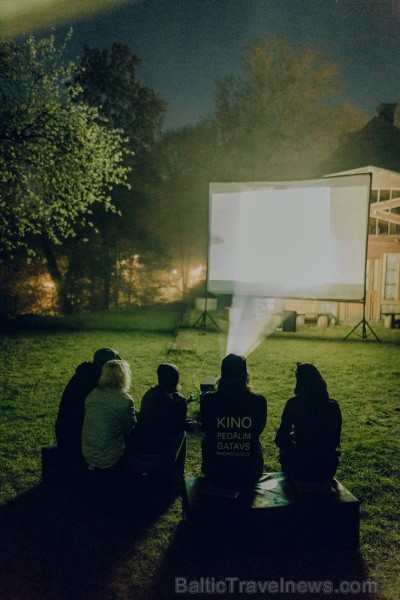 Ar dejām lietū, mīšanos pa sauli un dokumentālo filmu skatīšanos Valmierā aizvadīts neparasts nedēļas nogales piedzīvojums - festivāls Kino Pedālis Ar dejām lietū, mīšanos pa sauli un dokumentālo filmu skatīšanos Valmierā aizvadīts neparasts nedēļas nogales piedzīvojums - festivāls Kino Pedālis 253833
