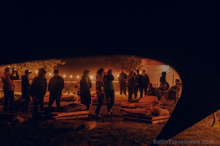 Ar dejām lietū, mīšanos pa sauli un dokumentālo filmu skatīšanos Valmierā aizvadīts neparasts nedēļas nogales piedzīvojums - festivāls Kino Pedālis Ar dejām lietū, mīšanos pa sauli un dokumentālo filmu skatīšanos Valmierā aizvadīts neparasts nedēļas nogales piedzīvojums - festivāls Kino Pedālis 253834
