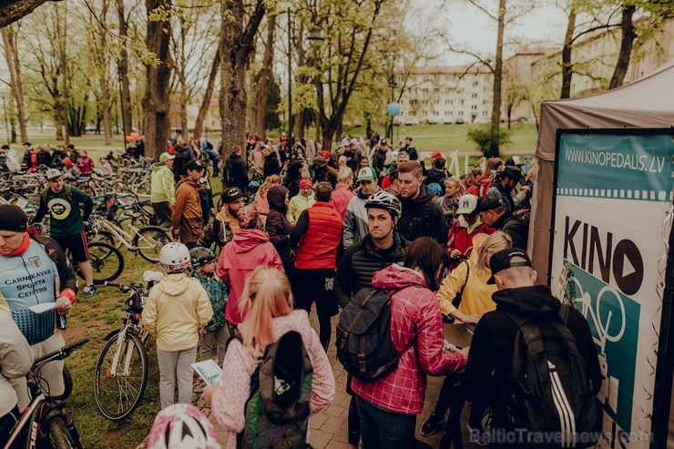 Ar dejām lietū, mīšanos pa sauli un dokumentālo filmu skatīšanos Valmierā aizvadīts neparasts nedēļas nogales piedzīvojums - festivāls Kino Pedālis Ar dejām lietū, mīšanos pa sauli un dokumentālo filmu skatīšanos Valmierā aizvadīts neparasts nedēļas nogales piedzīvojums - festivāls Kino Pedālis 253841
