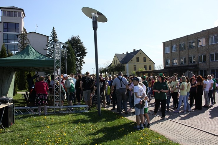 Rallija laikā ceļa posma P 37 apkārtnē tika apskatīti 25 tūrisma objekti. Šogad cīņā par galvenajām balvām devās 151 komanda ar vairāk nekā 670 dalībn Rallija laikā ceļa posma P 37 apkārtnē tika apskatīti 25 tūrisma objekti. Šogad cīņā par galvenajām balvām devās 151 komanda ar vairāk nekā 670 dalībn 254268