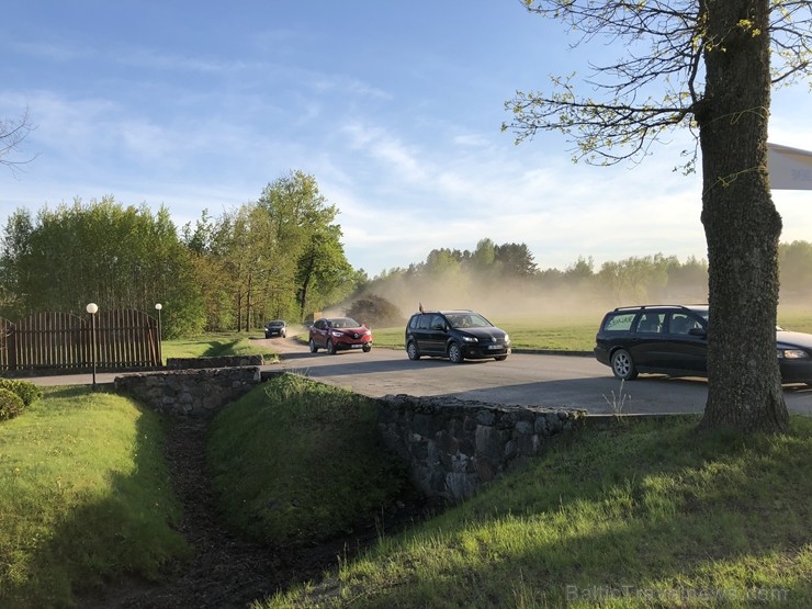 Rallija laikā ceļa posma P 37 apkārtnē tika apskatīti 25 tūrisma objekti. Šogad cīņā par galvenajām balvām devās 151 komanda ar vairāk nekā 670 dalībn Rallija laikā ceļa posma P 37 apkārtnē tika apskatīti 25 tūrisma objekti. Šogad cīņā par galvenajām balvām devās 151 komanda ar vairāk nekā 670 dalībn 254291