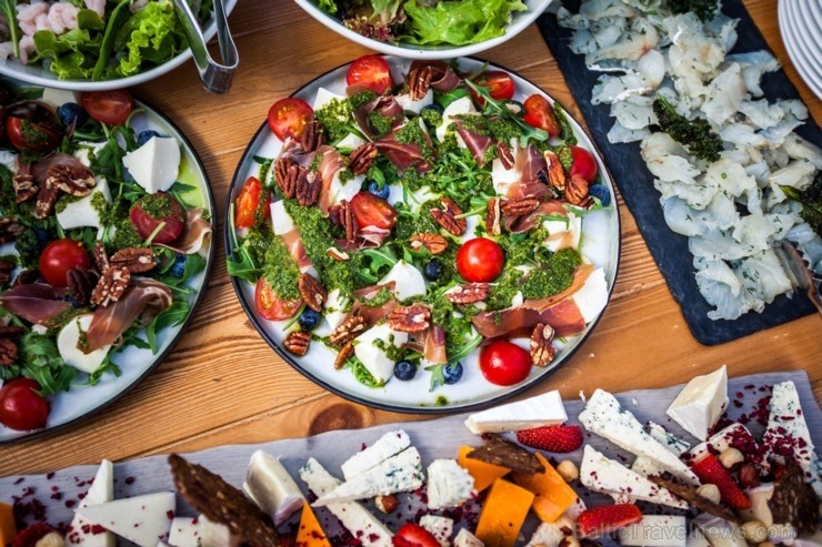 Pavadi neaizmirstamu laiku kopā ar draugiem vai ģimeni gardākajā vakara grill-brančā skaistākajā Pierīgas terasē Hotel Baltvilla, kuru atklās 24.05.20 Pavadi neaizmirstamu laiku kopā ar draugiem vai ģimeni gardākajā vakara grill-brančā skaistākajā Pierīgas terasē Hotel Baltvilla, kuru atklās 24.05.20 254622