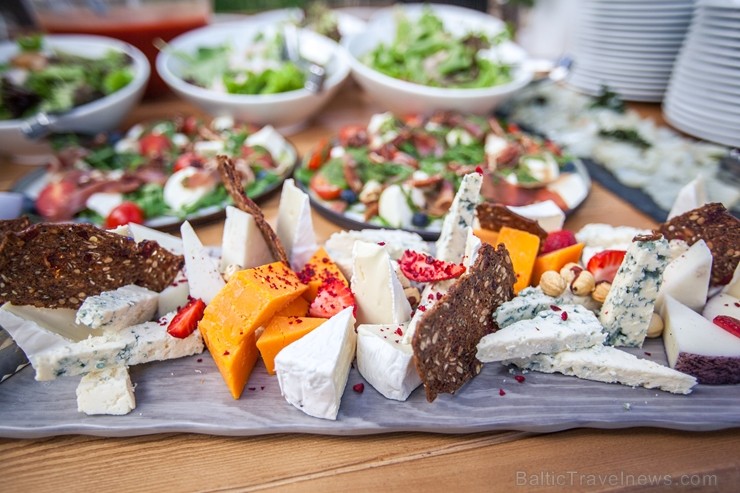 Pavadi neaizmirstamu laiku kopā ar draugiem vai ģimeni gardākajā vakara grill-brančā skaistākajā Pierīgas terasē Hotel Baltvilla, kuru atklās 24.05.20 Pavadi neaizmirstamu laiku kopā ar draugiem vai ģimeni gardākajā vakara grill-brančā skaistākajā Pierīgas terasē Hotel Baltvilla, kuru atklās 24.05.20 254626