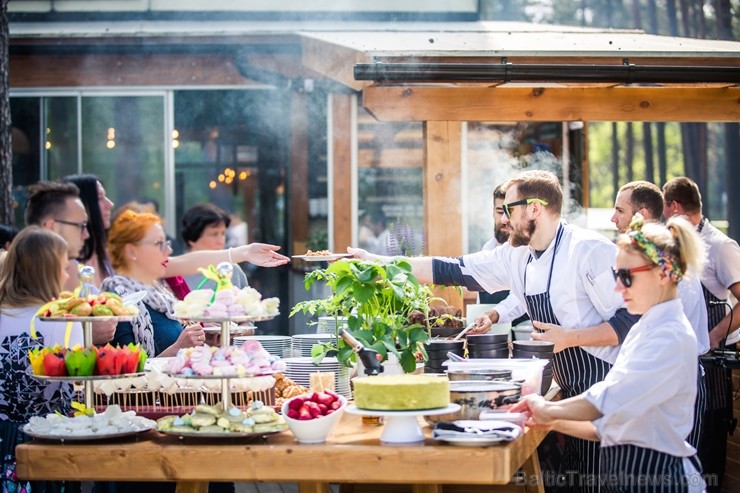 Pavadi neaizmirstamu laiku kopā ar draugiem vai ģimeni gardākajā vakara grill-brančā skaistākajā Pierīgas terasē Hotel Baltvilla, kuru atklās 24.05.20 Pavadi neaizmirstamu laiku kopā ar draugiem vai ģimeni gardākajā vakara grill-brančā skaistākajā Pierīgas terasē Hotel Baltvilla, kuru atklās 24.05.20 254640