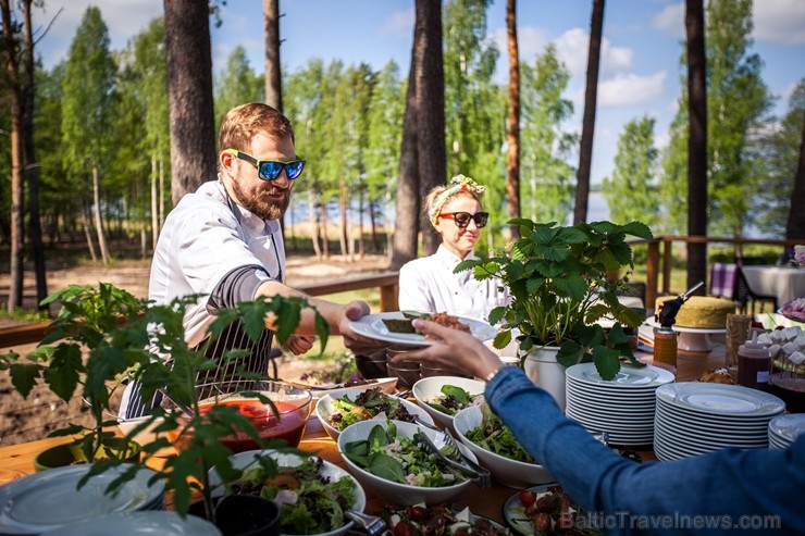 Pavadi neaizmirstamu laiku kopā ar draugiem vai ģimeni gardākajā vakara grill-brančā skaistākajā Pierīgas terasē Hotel Baltvilla, kuru atklās 24.05.20 254643