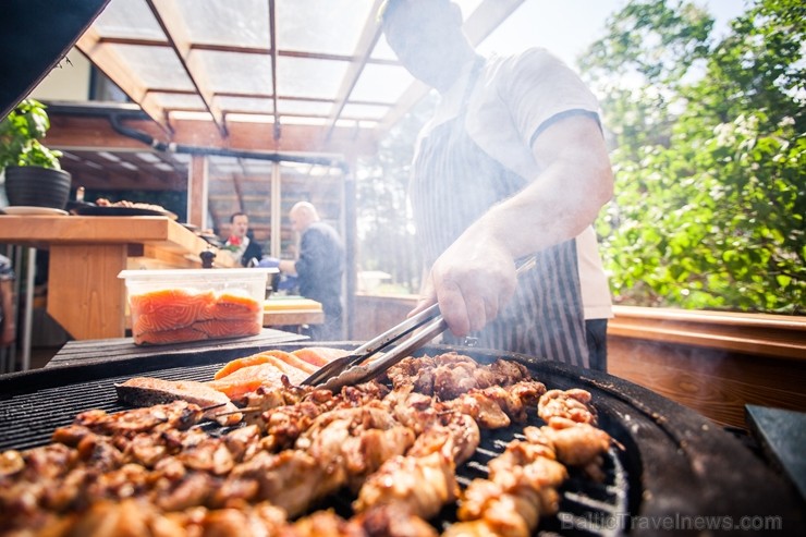 Pavadi neaizmirstamu laiku kopā ar draugiem vai ģimeni gardākajā vakara grill-brančā skaistākajā Pierīgas terasē Hotel Baltvilla, kuru atklās 24.05.20 Pavadi neaizmirstamu laiku kopā ar draugiem vai ģimeni gardākajā vakara grill-brančā skaistākajā Pierīgas terasē Hotel Baltvilla, kuru atklās 24.05.20 254646