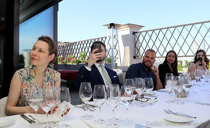 «Schwarzreiter» garša no Michelin pavāres Maike Menzel ir baudāma 2 dienas Rīgā - restorānā «Stage22» 254671
