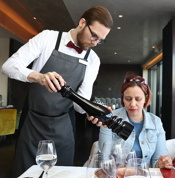 «Schwarzreiter» garša no Michelin pavāres Maike Menzel ir baudāma 2 dienas Rīgā - restorānā «Stage22» «Schwarzreiter» garša no Michelin pavāres Maike Menzel ir baudāma 2 dienas Rīgā - restorānā «Stage22» 254701