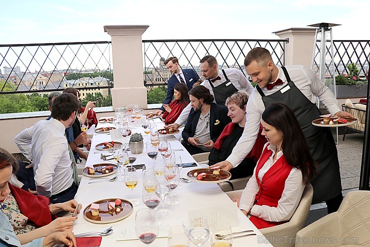 «Schwarzreiter» garša no Michelin pavāres Maike Menzel ir baudāma 2 dienas Rīgā - restorānā «Stage22» «Schwarzreiter» garša no Michelin pavāres Maike Menzel ir baudāma 2 dienas Rīgā - restorānā «Stage22» 254706