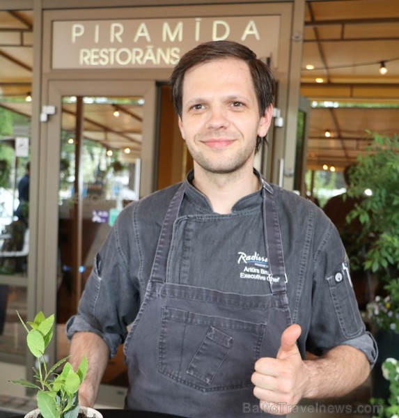 Rīgas viesnīcas «Radisson Blu Rīdzene Hotel» restorāns «Piramīda» 23.05.2019 atklāj vasaras terasi Rīgas viesnīcas «Radisson Blu Rīdzene Hotel» restorāns «Piramīda» 23.05.2019 atklāj vasaras terasi 254729