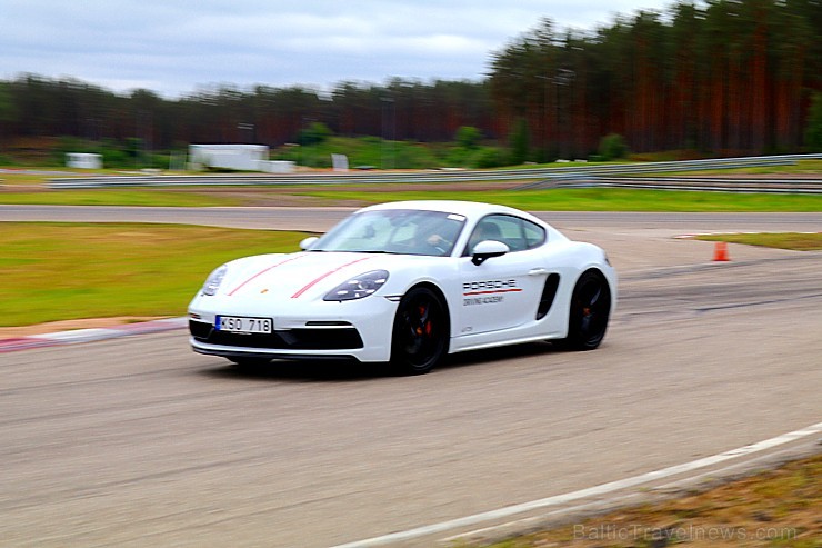 Travelnews.lv piedalās «Porsche Road Tour 2019» un izbauda 10 spēkratu spējas dažādos apstākļos 255635