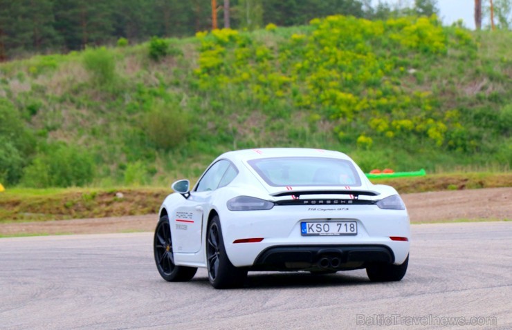 Travelnews.lv piedalās «Porsche Road Tour 2019» un izbauda 10 spēkratu spējas dažādos apstākļos 255638