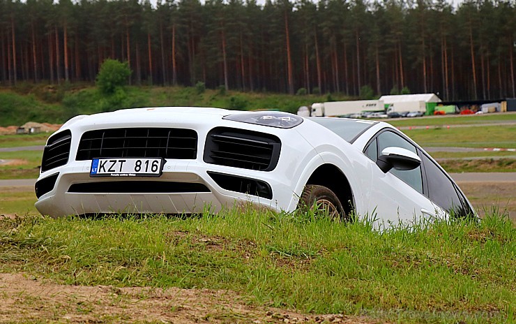 Travelnews.lv piedalās «Porsche Road Tour 2019» un izbauda 10 spēkratu spējas dažādos apstākļos 255648