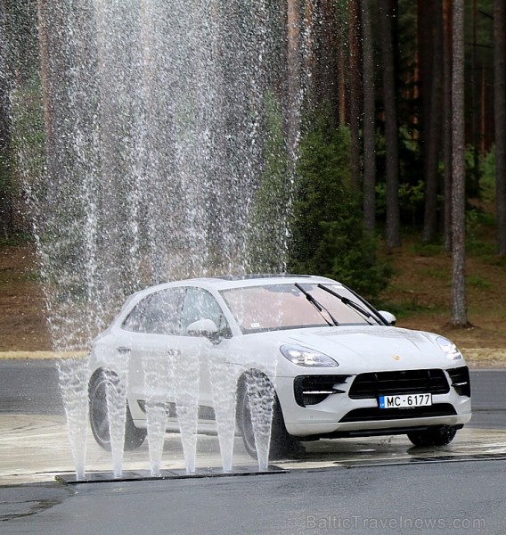 Travelnews.lv piedalās «Porsche Road Tour 2019» un izbauda 10 spēkratu spējas dažādos apstākļos 255656