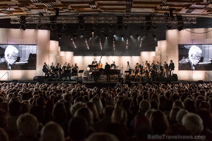 Ar krāšņu Maestro Raimonda Paula kino mūzikas koncertu Jūrmalā atklāj 2019. gada Dzintaru koncertzāles vasaras sezonu Ar krāšņu Maestro Raimonda Paula kino mūzikas koncertu Jūrmalā atklāj 2019. gada Dzintaru koncertzāles vasaras sezonu 255707