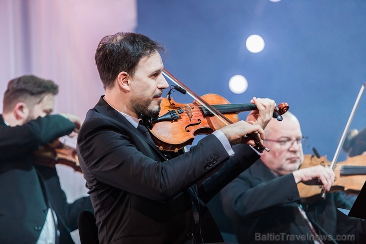 Ar krāšņu Maestro Raimonda Paula kino mūzikas koncertu Jūrmalā atklāj 2019. gada Dzintaru koncertzāles vasaras sezonu Ar krāšņu Maestro Raimonda Paula kino mūzikas koncertu Jūrmalā atklāj 2019. gada Dzintaru koncertzāles vasaras sezonu 255711