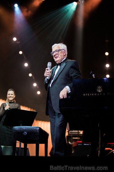 Ar krāšņu Maestro Raimonda Paula kino mūzikas koncertu Jūrmalā atklāj 2019. gada Dzintaru koncertzāles vasaras sezonu Ar krāšņu Maestro Raimonda Paula kino mūzikas koncertu Jūrmalā atklāj 2019. gada Dzintaru koncertzāles vasaras sezonu 255715