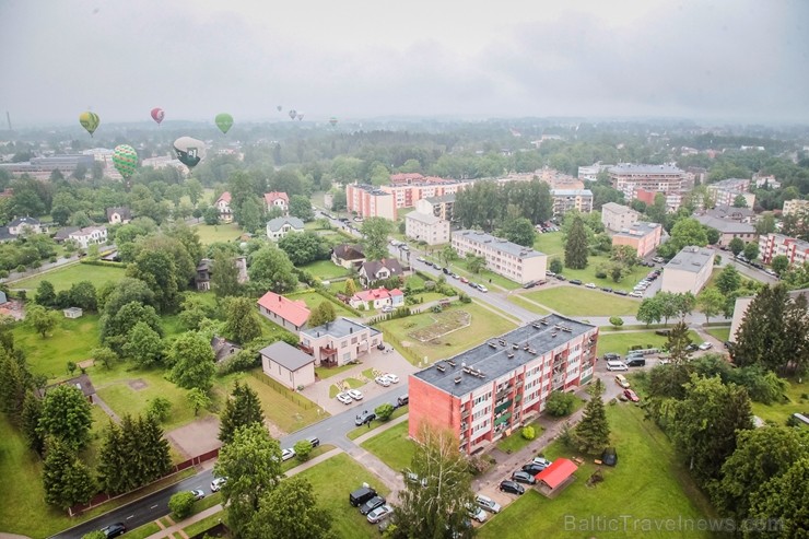 Visu Siguldas pilsētas svētku garumā siguldieši un pilsētas viesi baudīja krāšņu mākoņu kuģu rīta un vakara lidojumus Visu Siguldas pilsētas svētku garumā siguldieši un pilsētas viesi baudīja krāšņu mākoņu kuģu rīta un vakara lidojumus 255741