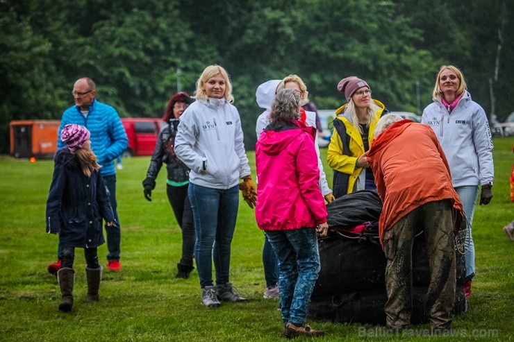 Visu Siguldas pilsētas svētku garumā siguldieši un pilsētas viesi baudīja krāšņu mākoņu kuģu rīta un vakara lidojumus Visu Siguldas pilsētas svētku garumā siguldieši un pilsētas viesi baudīja krāšņu mākoņu kuģu rīta un vakara lidojumus 255754