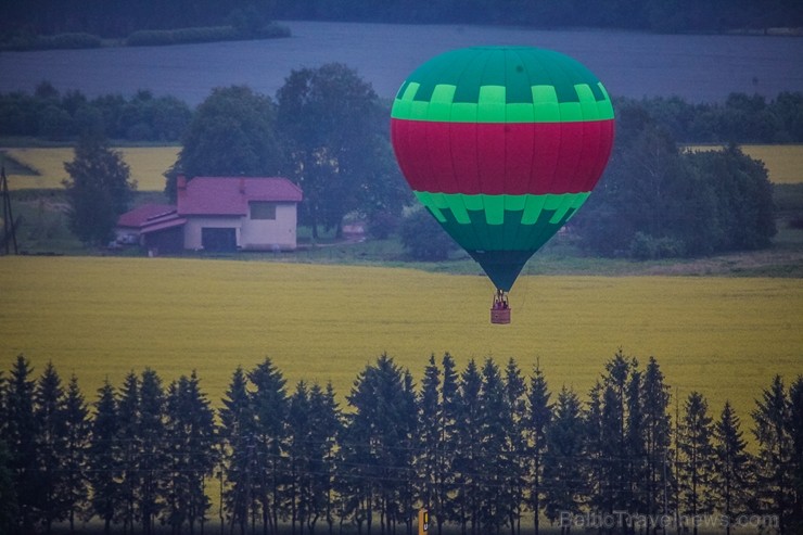 Visu Siguldas pilsētas svētku garumā siguldieši un pilsētas viesi baudīja krāšņu mākoņu kuģu rīta un vakara lidojumus Visu Siguldas pilsētas svētku garumā siguldieši un pilsētas viesi baudīja krāšņu mākoņu kuģu rīta un vakara lidojumus 255783