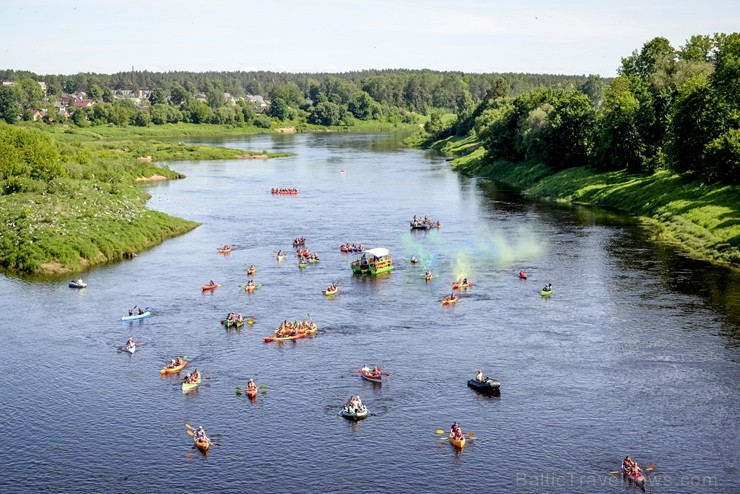 Aizsargājamo ainavu apvidū Augšdaugava notika pasākums Lielais plosts 2019, kas aktīvās atpūtas cienītāju vidū jau ir kļuvis iecienīts un tuvs Aizsargājamo ainavu apvidū Augšdaugava notika pasākums Lielais plosts 2019, kas aktīvās atpūtas cienītāju vidū jau ir kļuvis iecienīts un tuvs 255929