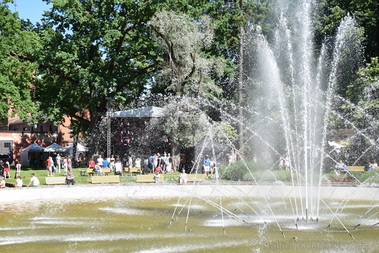 Ar skanīgiem koncertiem un košiem pasākumiem, kas apvieno visas pilsētas iedzīvotāju un ciemiņu paaudzes, Daugavpils pilsēta svin 744. Dzimšanas dienu Ar skanīgiem koncertiem un košiem pasākumiem, kas apvieno visas pilsētas iedzīvotāju un ciemiņu paaudzes, Daugavpils pilsēta svin 744. Dzimšanas dienu 256436