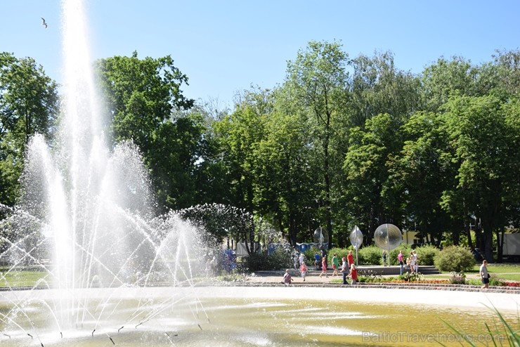 Ar skanīgiem koncertiem un košiem pasākumiem, kas apvieno visas pilsētas iedzīvotāju un ciemiņu paaudzes, Daugavpils pilsēta svin 744. Dzimšanas dienu Ar skanīgiem koncertiem un košiem pasākumiem, kas apvieno visas pilsētas iedzīvotāju un ciemiņu paaudzes, Daugavpils pilsēta svin 744. Dzimšanas dienu 256440