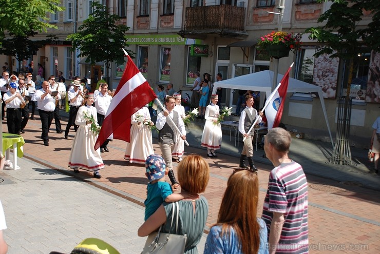 Ar skanīgiem koncertiem un košiem pasākumiem, kas apvieno visas pilsētas iedzīvotāju un ciemiņu paaudzes, Daugavpils pilsēta svin 744. Dzimšanas dienu Ar skanīgiem koncertiem un košiem pasākumiem, kas apvieno visas pilsētas iedzīvotāju un ciemiņu paaudzes, Daugavpils pilsēta svin 744. Dzimšanas dienu 256450