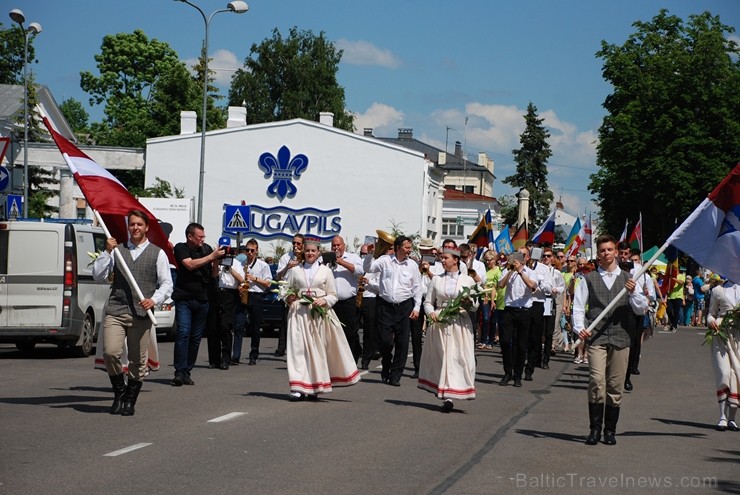 Ar skanīgiem koncertiem un košiem pasākumiem, kas apvieno visas pilsētas iedzīvotāju un ciemiņu paaudzes, Daugavpils pilsēta svin 744. Dzimšanas dienu Ar skanīgiem koncertiem un košiem pasākumiem, kas apvieno visas pilsētas iedzīvotāju un ciemiņu paaudzes, Daugavpils pilsēta svin 744. Dzimšanas dienu 256451