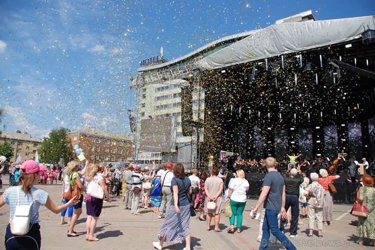 Ar skanīgiem koncertiem un košiem pasākumiem, kas apvieno visas pilsētas iedzīvotāju un ciemiņu paaudzes, Daugavpils pilsēta svin 744. Dzimšanas dienu Ar skanīgiem koncertiem un košiem pasākumiem, kas apvieno visas pilsētas iedzīvotāju un ciemiņu paaudzes, Daugavpils pilsēta svin 744. Dzimšanas dienu 256453