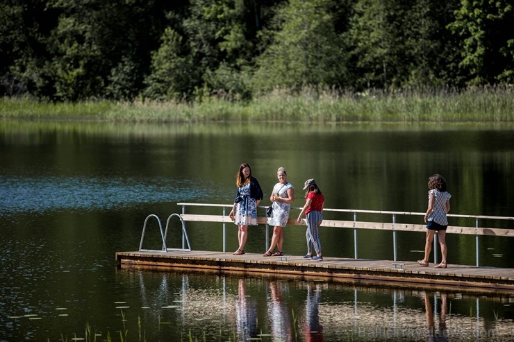 Ar krāšņu svētku atklāšanas programmu Alūksnes pusē atklātas Veclaicenes aizsargājamo ainavu apvidū izveidotās Dabas mājas un pašapkalpošanās tūrisma Ar krāšņu svētku atklāšanas programmu Alūksnes pusē atklātas Veclaicenes aizsargājamo ainavu apvidū izveidotās Dabas mājas un pašapkalpošanās tūrisma 256744