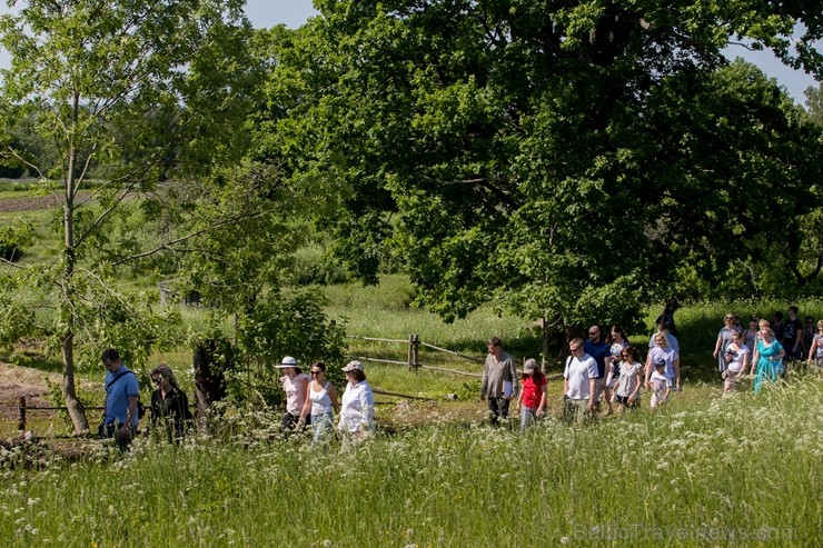 Ar krāšņu svētku atklāšanas programmu Alūksnes pusē atklātas Veclaicenes aizsargājamo ainavu apvidū izveidotās Dabas mājas un pašapkalpošanās tūrisma Ar krāšņu svētku atklāšanas programmu Alūksnes pusē atklātas Veclaicenes aizsargājamo ainavu apvidū izveidotās Dabas mājas un pašapkalpošanās tūrisma 256749